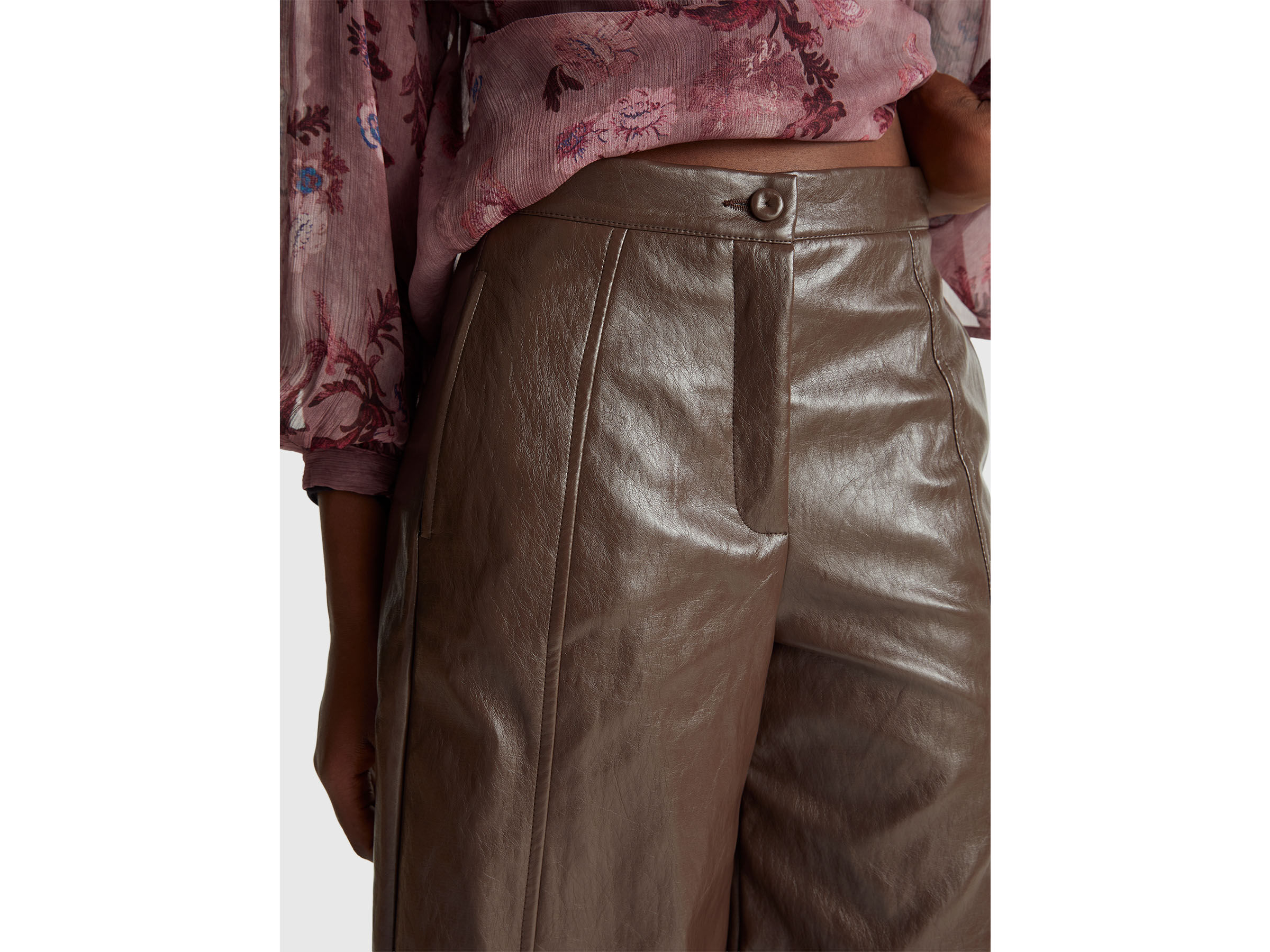 BERMUDA Women image number 4